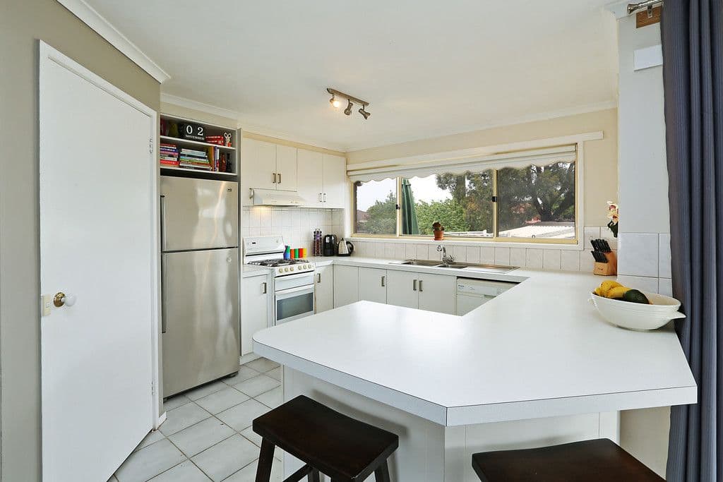 15 Coakley Crescent, LOVELY BANKS VIC 3213, Lovely Banks - Thumbnail 3