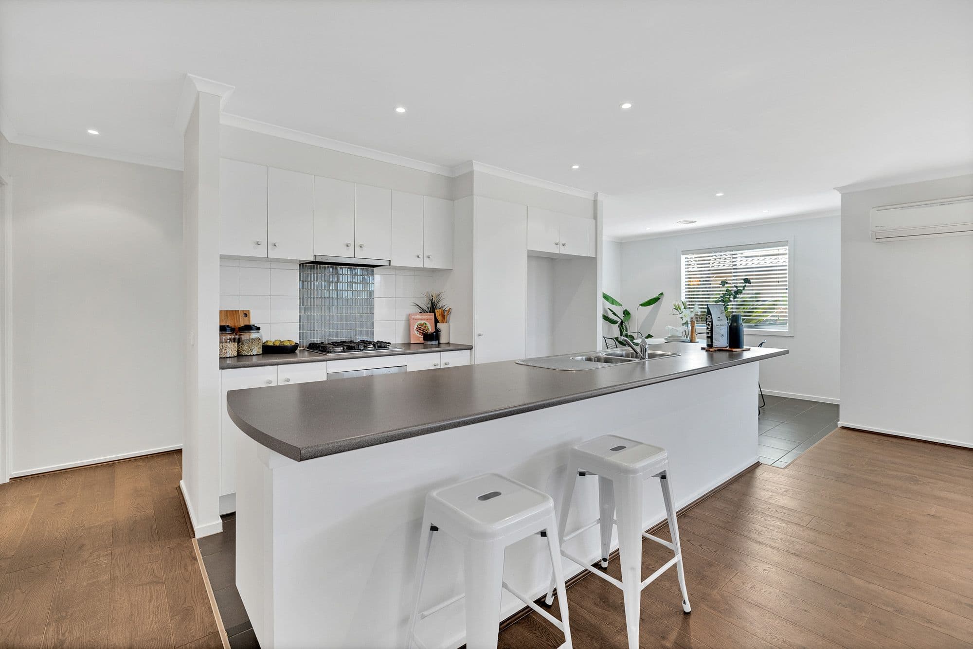 11 Karong Drive, Wyndham Vale VIC 3024, Wyndham Vale - Thumbnail 2