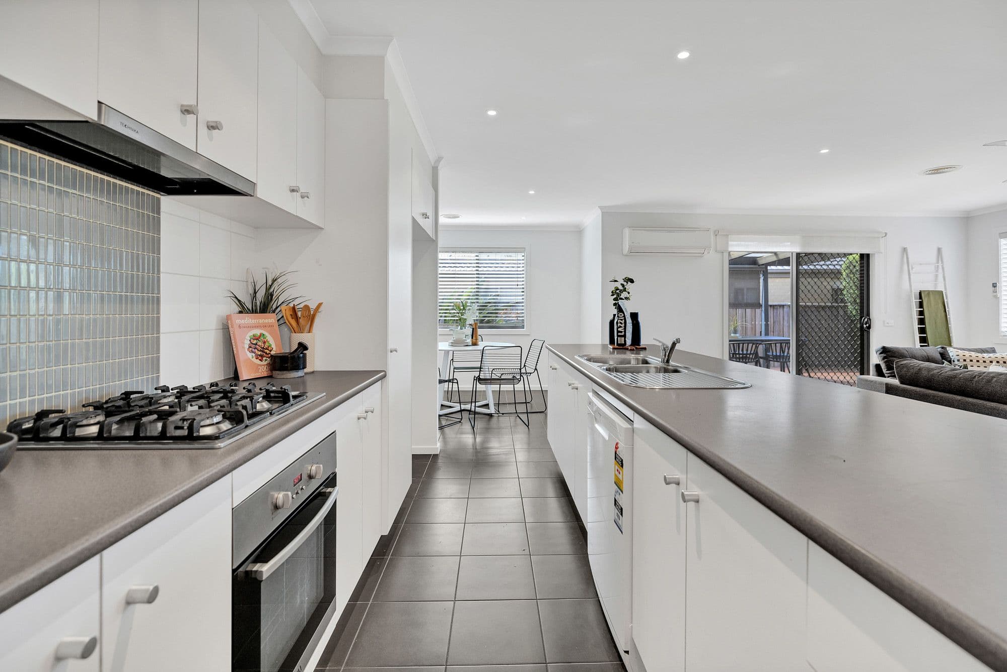 11 Karong Drive, Wyndham Vale VIC 3024, Wyndham Vale - Thumbnail 3