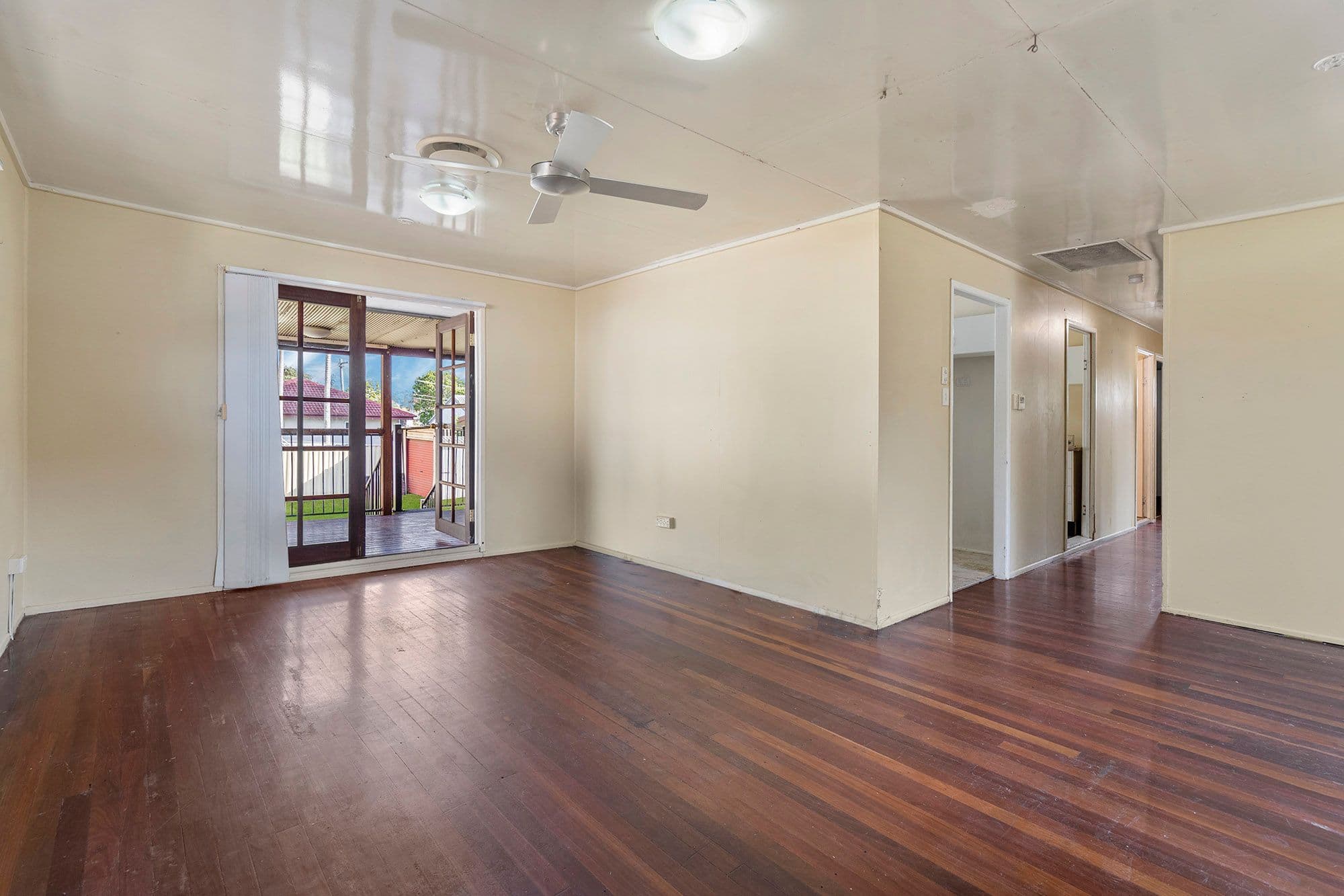 15 Clare Road, Kingston QLD 4114, Kingston - Thumbnail 2