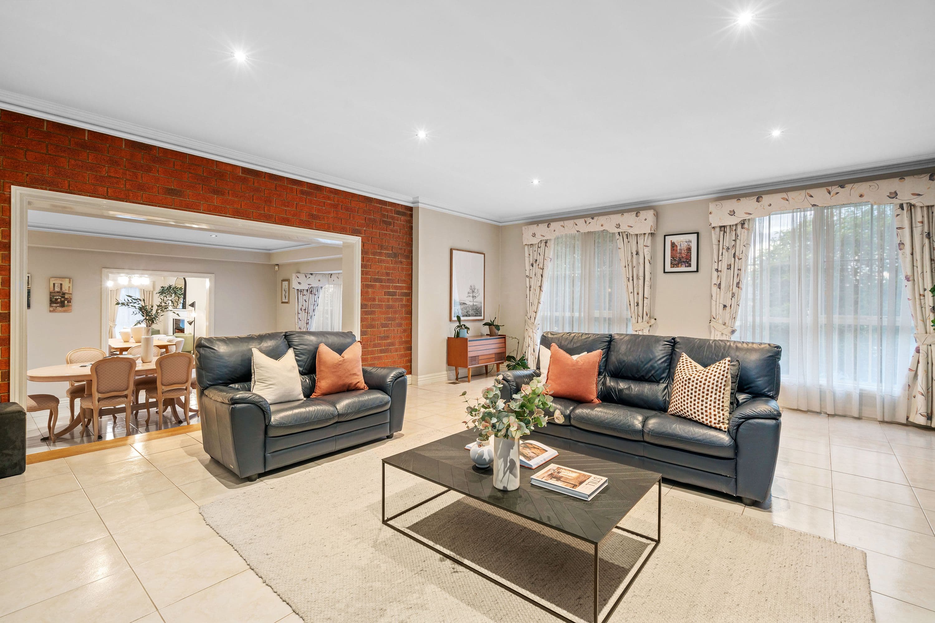 1 Aspen Close, Wantirna South VIC 3152, Wantirna South - Thumbnail 2