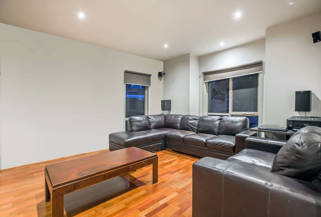 10 Rathcown Road, Reservoir VIC 3073, Reservoir - Thumbnail 4