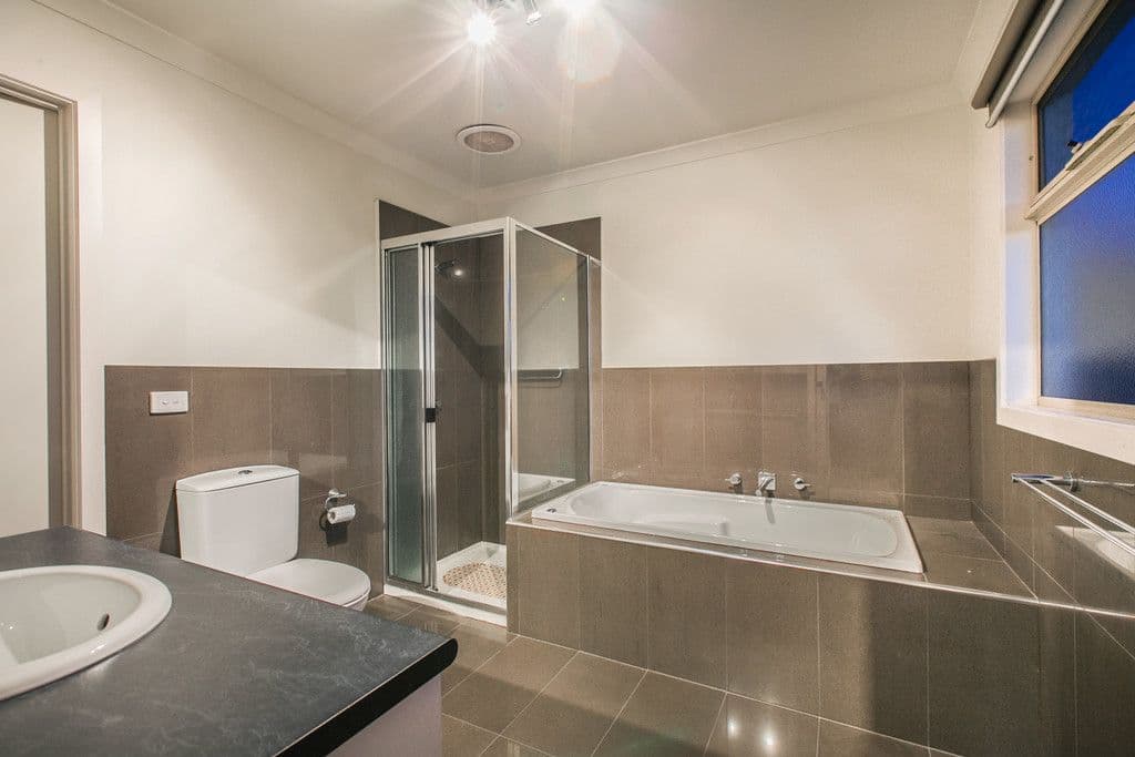 10 Rathcown Road, Reservoir VIC 3073, Reservoir - Thumbnail 5