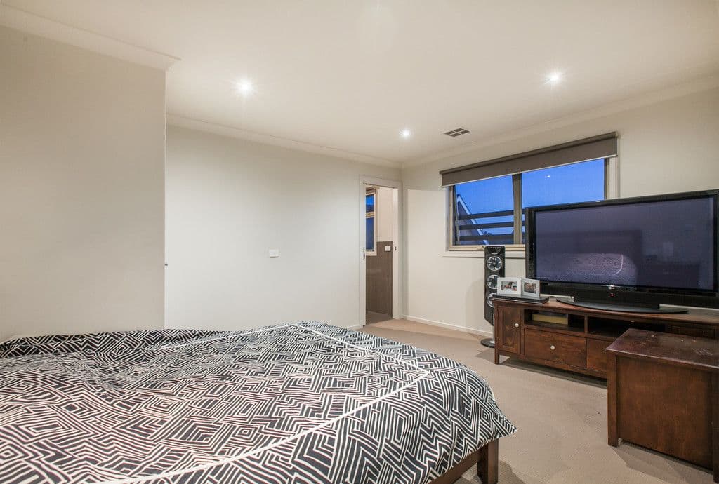 10 Rathcown Road, Reservoir VIC 3073, Reservoir - Thumbnail 6