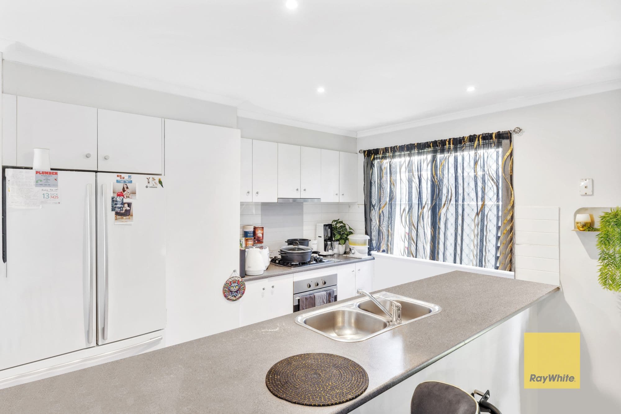 17 Lindsay Gardens, Point Cook VIC 3030, Point Cook - Thumbnail 2