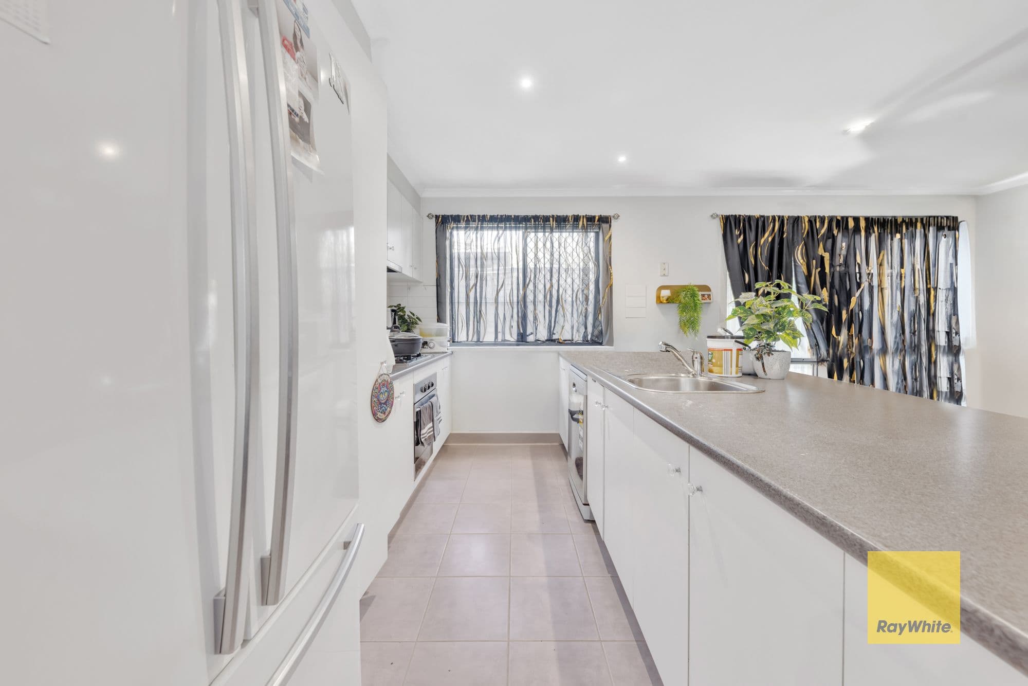 17 Lindsay Gardens, Point Cook VIC 3030, Point Cook - Thumbnail 3