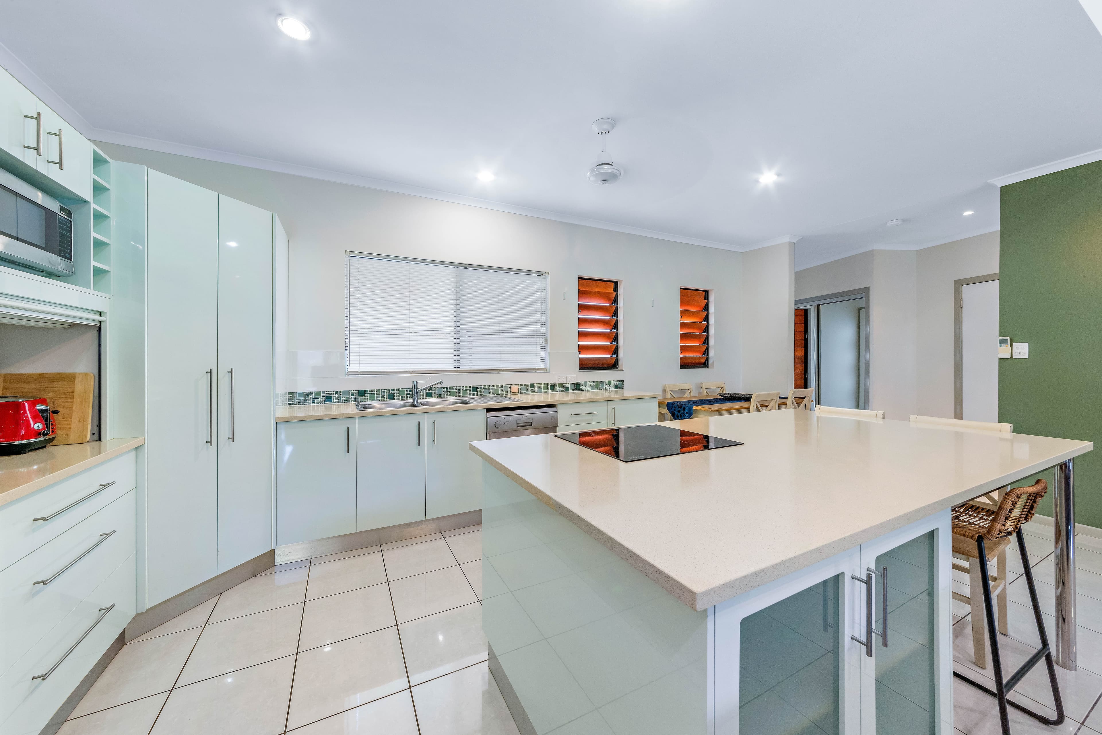 31B Kingfisher Terrace, Jubilee Pocket QLD 4802, Jubilee Pocket - Thumbnail 2
