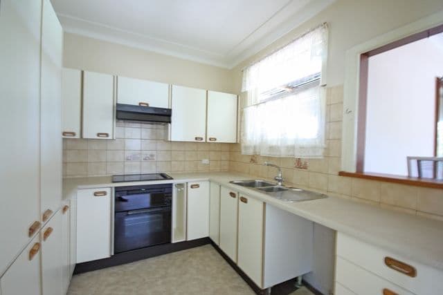 29 Ivanhoe Street, INGLEBURN NSW 2565, Ingleburn - Thumbnail 3
