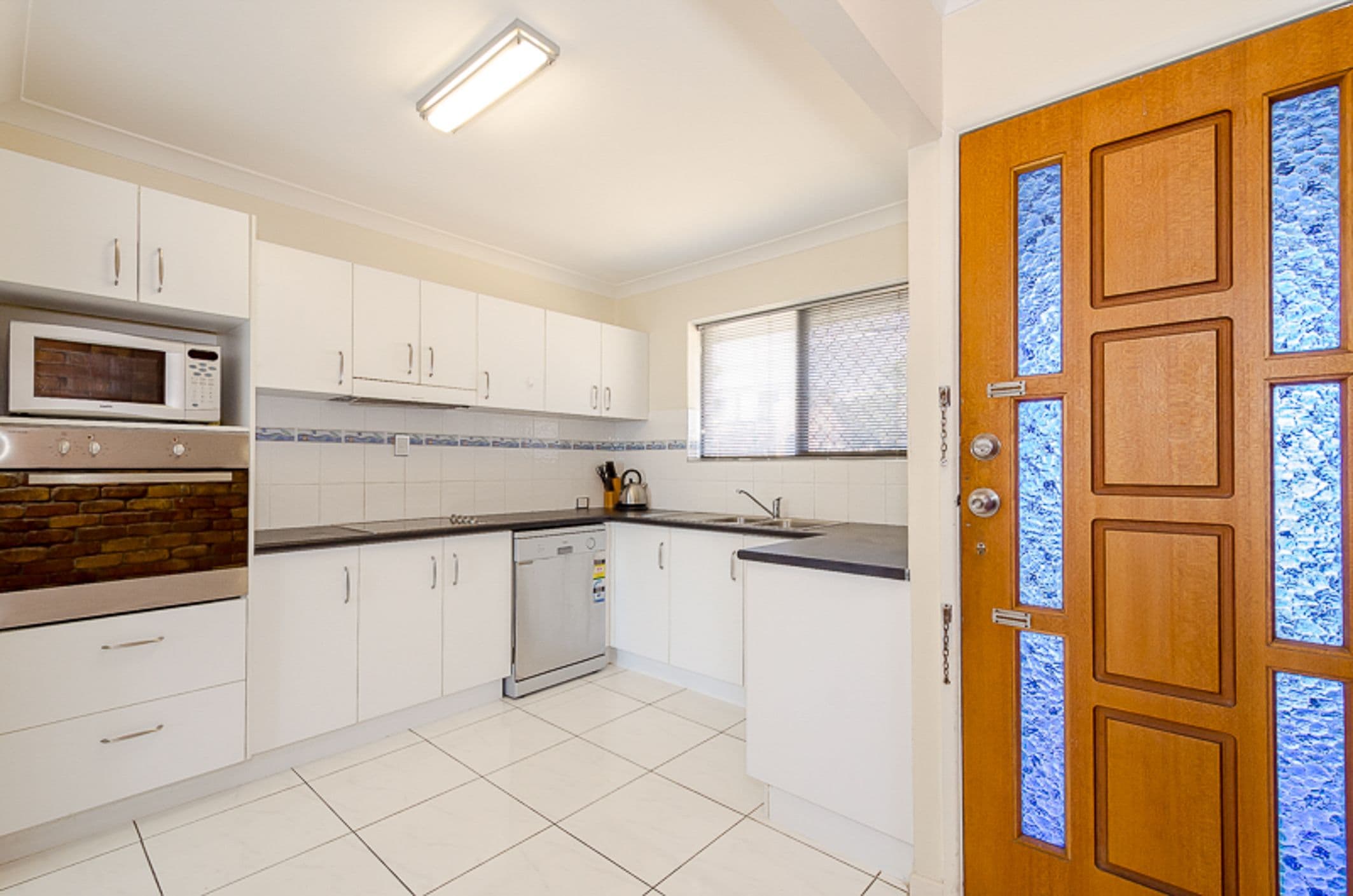 16 Kent Street, West Gladstone QLD 4680, West Gladstone - Thumbnail 2