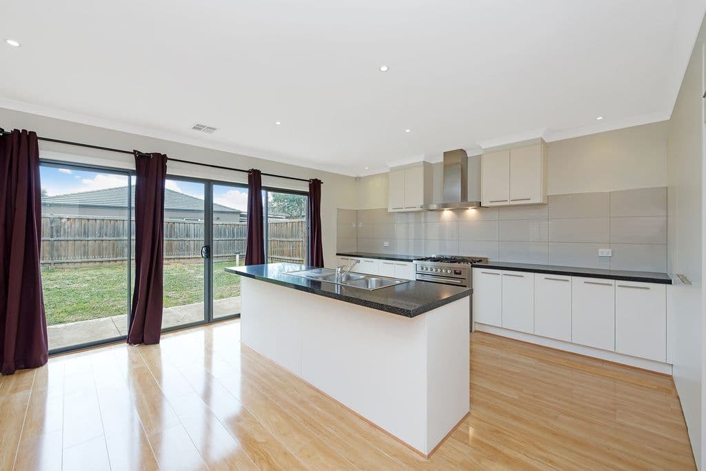3 Lorenzo Way, Mernda VIC 3754, Mernda - Thumbnail 2