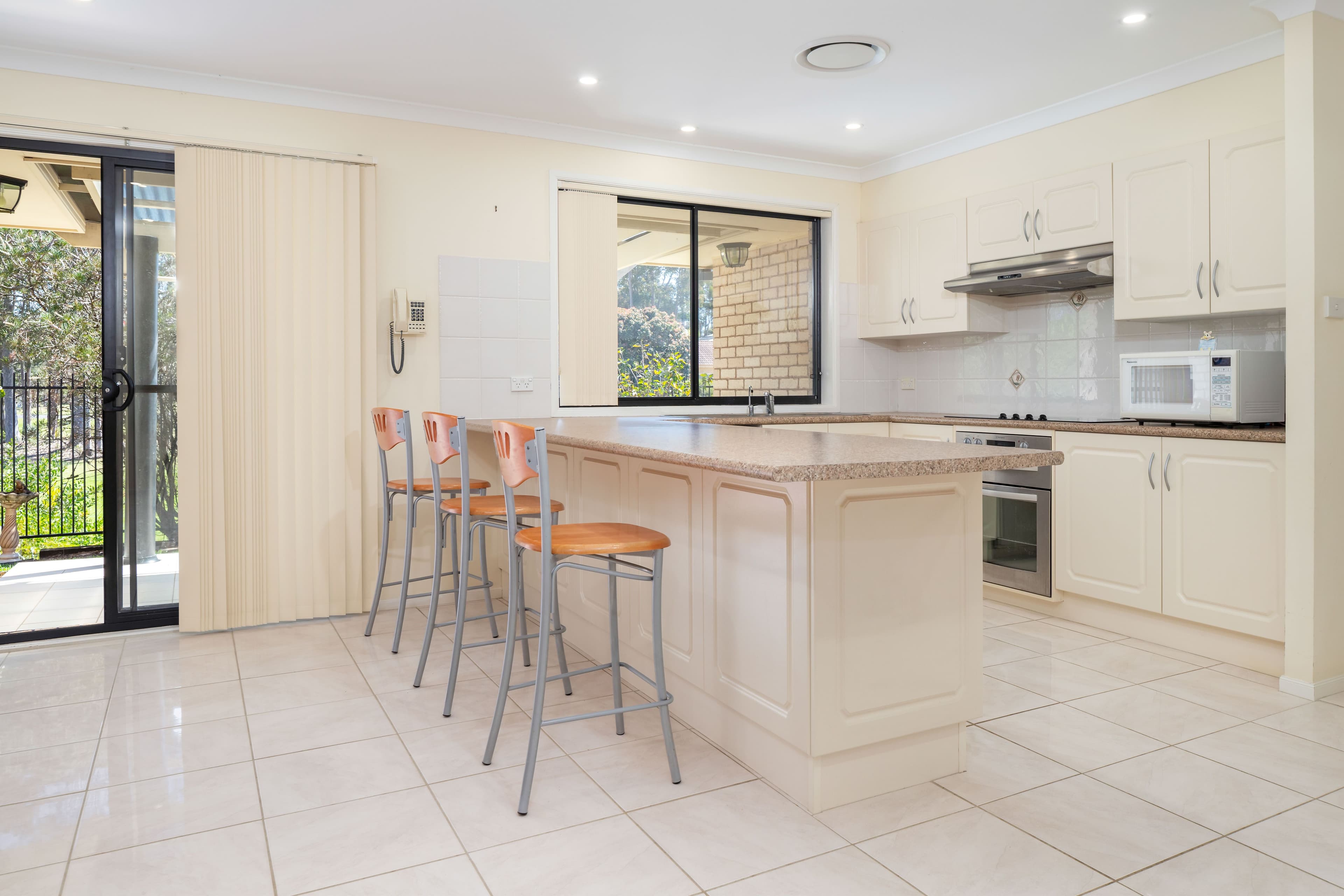 16 Canning Crescent, Sunshine Bay - Thumbnail 2