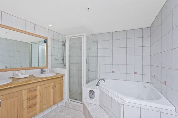 52 'Oceana' 100 Old Burleigh Road, BROADBEACH QLD 4218, Broadbeach - Thumbnail 7