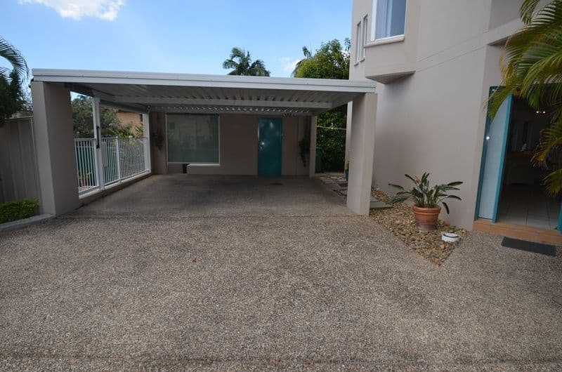 17 Thelma Avenue, BIGGERA WATERS QLD 4216, Biggera Waters - Thumbnail 2