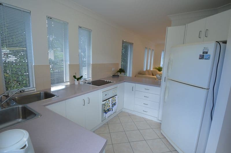 17 Thelma Avenue, BIGGERA WATERS QLD 4216, Biggera Waters - Thumbnail 3