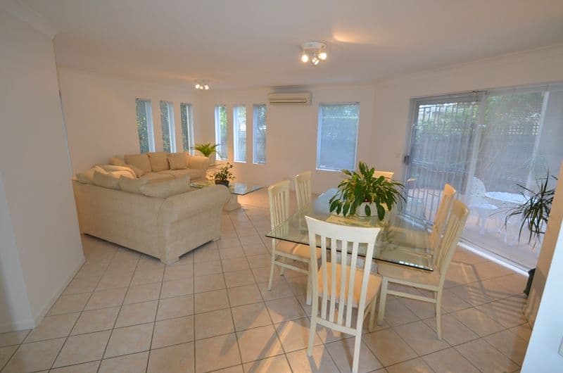 17 Thelma Avenue, BIGGERA WATERS QLD 4216, Biggera Waters - Thumbnail 4