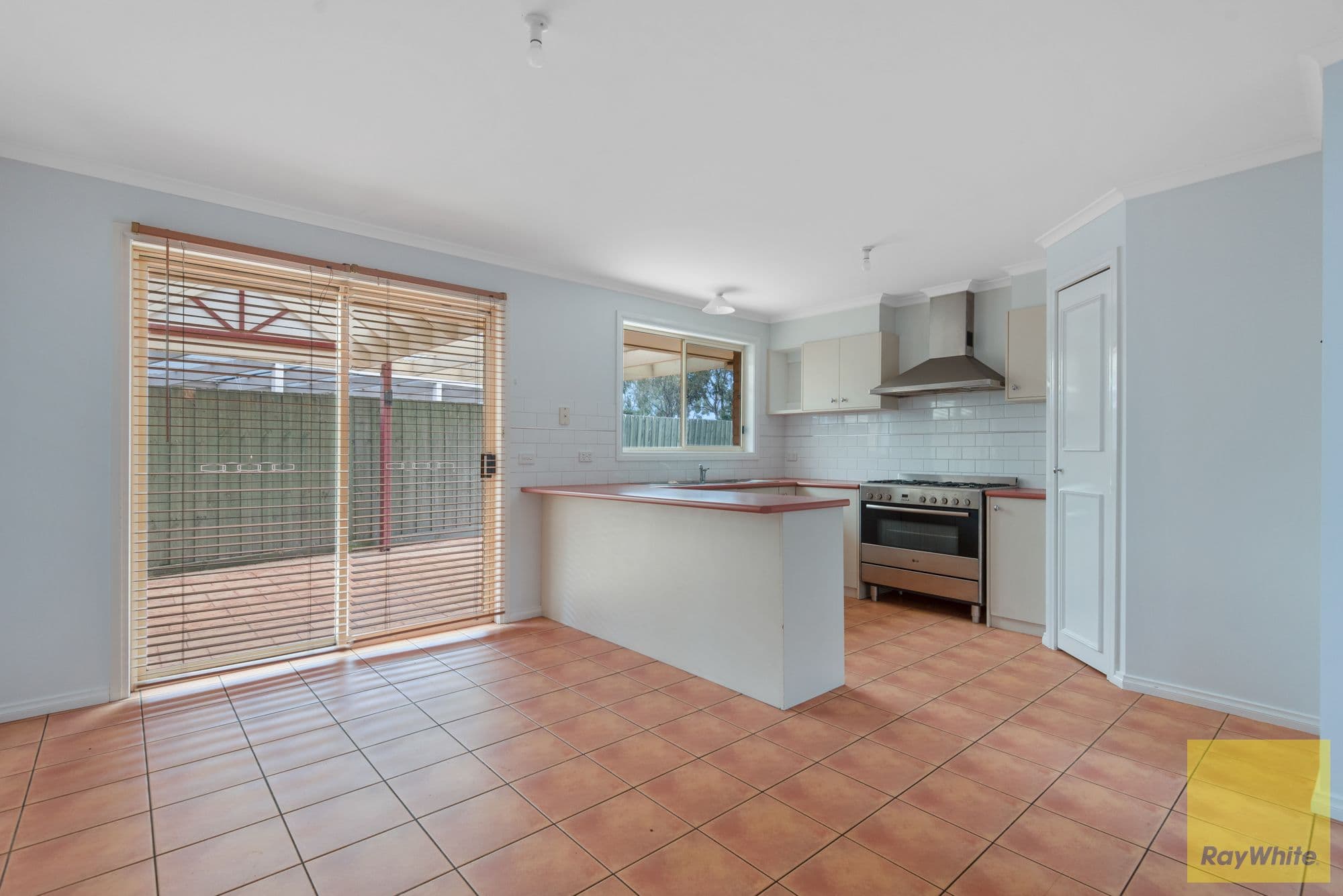 25 Mirabella Close, Werribee VIC 3030, Werribee - Thumbnail 4