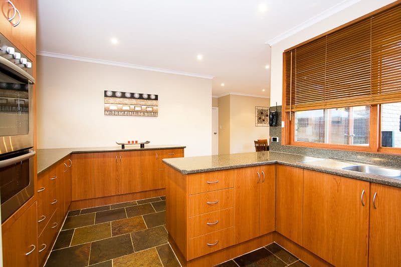 24 Saxonwood Drive, DONCASTER EAST VIC 3109, Doncaster East - Thumbnail 4