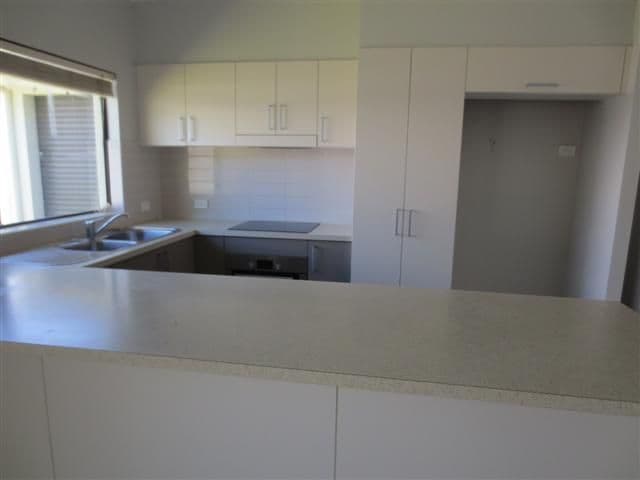 41 Timberlea Drive East, BENTLEY PARK QLD 4869, Bentley Park - Thumbnail 8