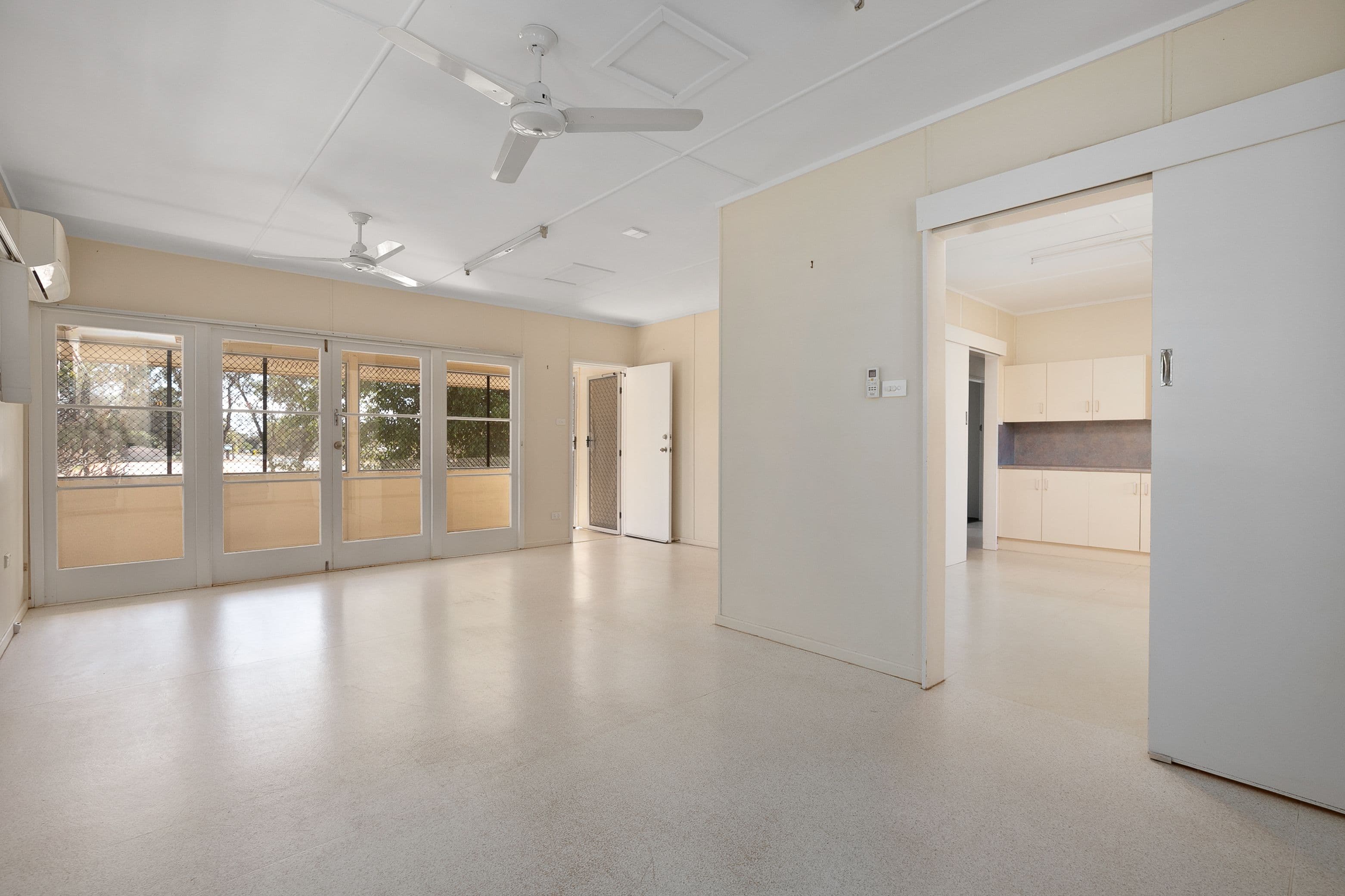54 Old Airport Drive, Emerald QLD 4720, Emerald - Thumbnail 4