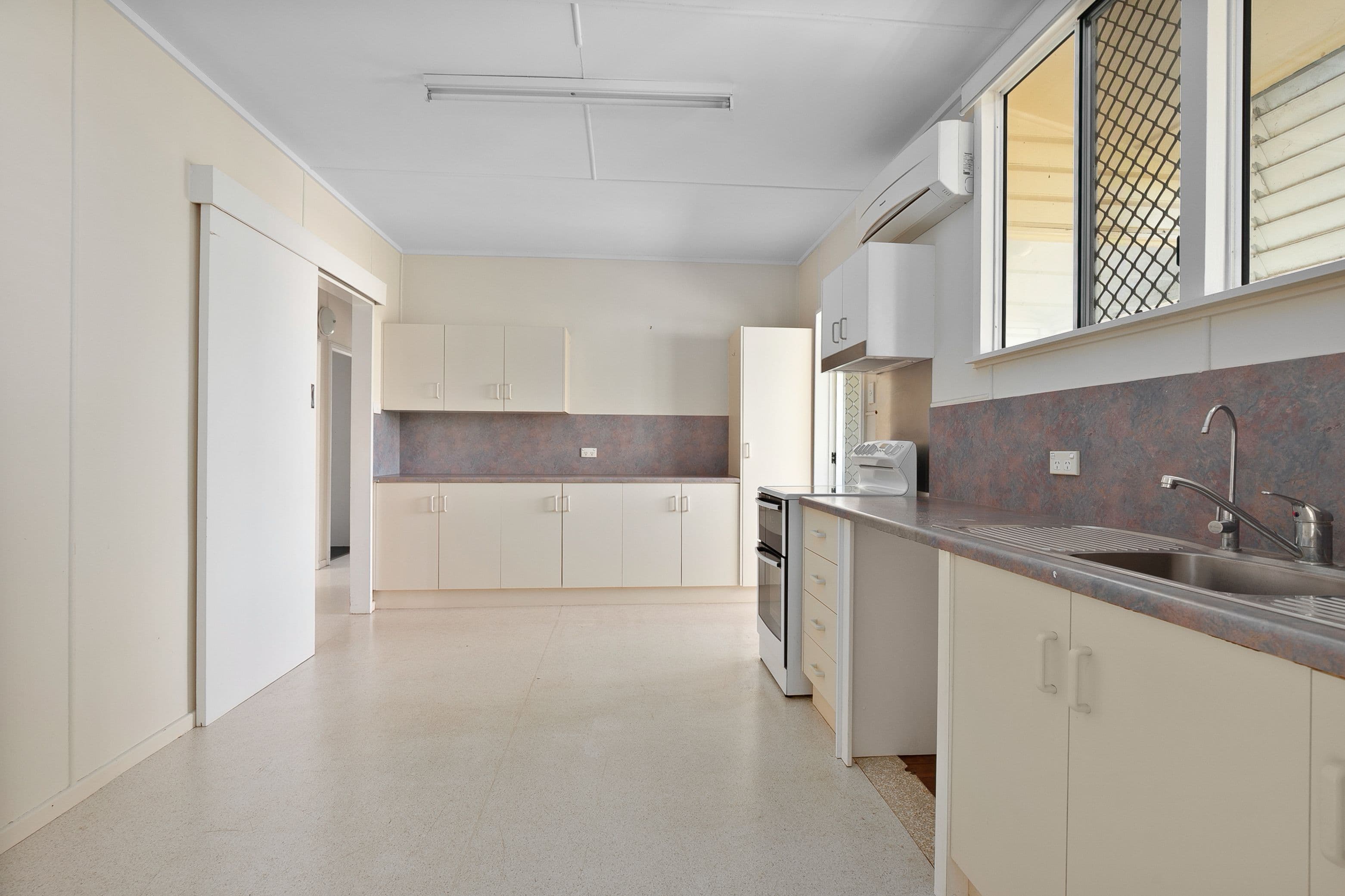 54 Old Airport Drive, Emerald QLD 4720, Emerald - Thumbnail 5