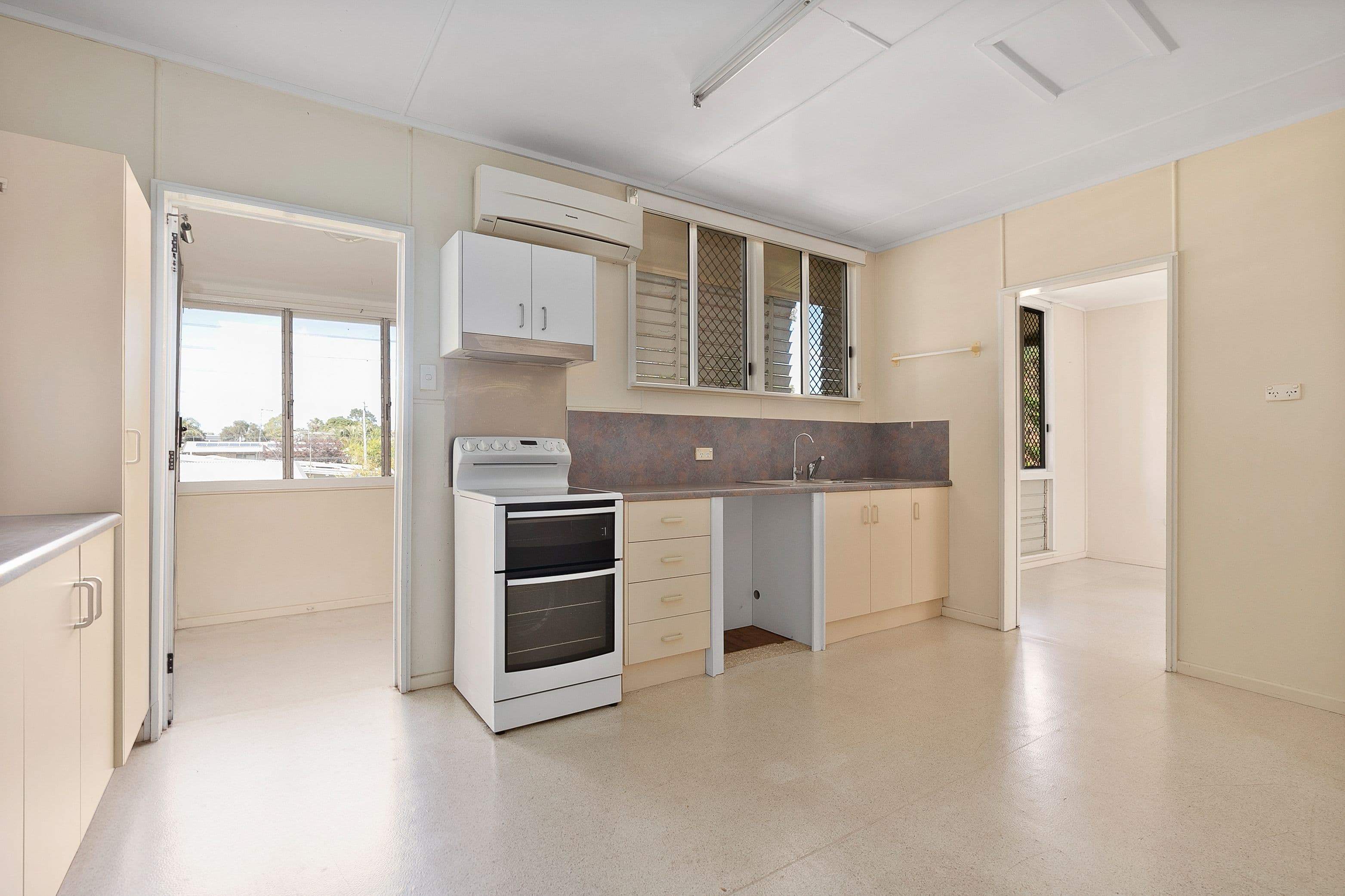 54 Old Airport Drive, Emerald QLD 4720, Emerald - Thumbnail 6