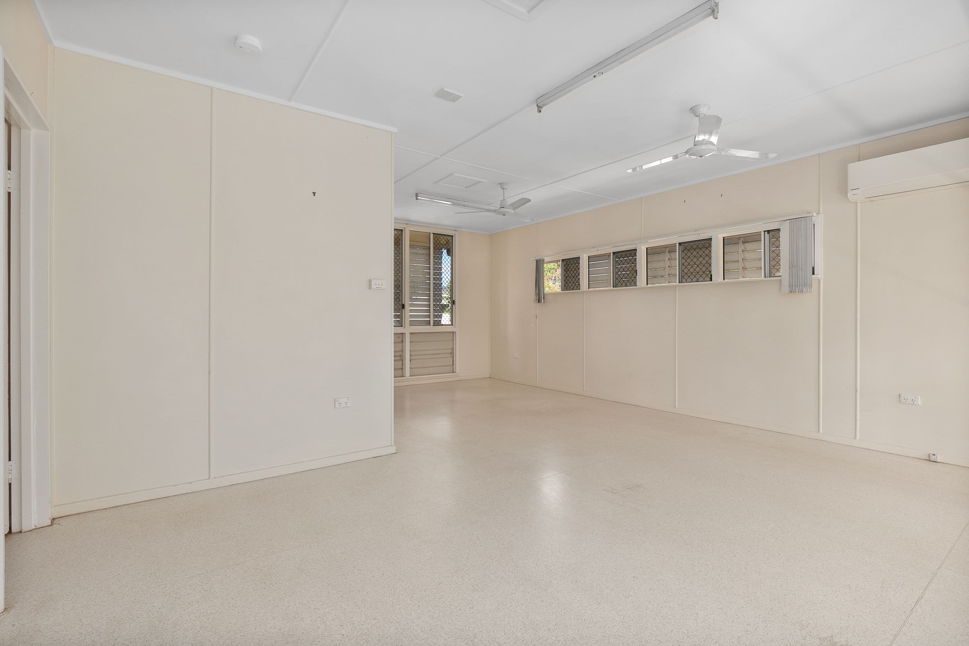 54 Old Airport Drive, Emerald QLD 4720, Emerald - Thumbnail 7