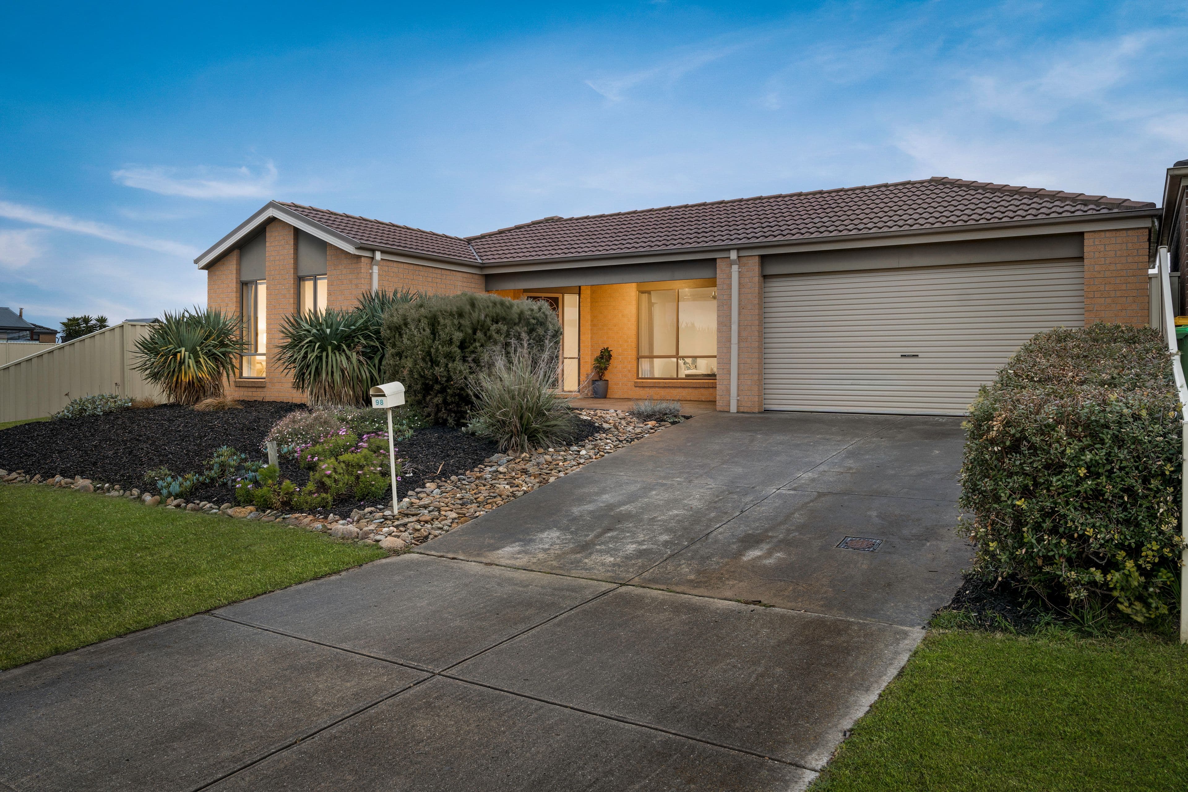 98 Blue Horizons Way, Pakenham VIC 3810, Pakenham - Thumbnail 2