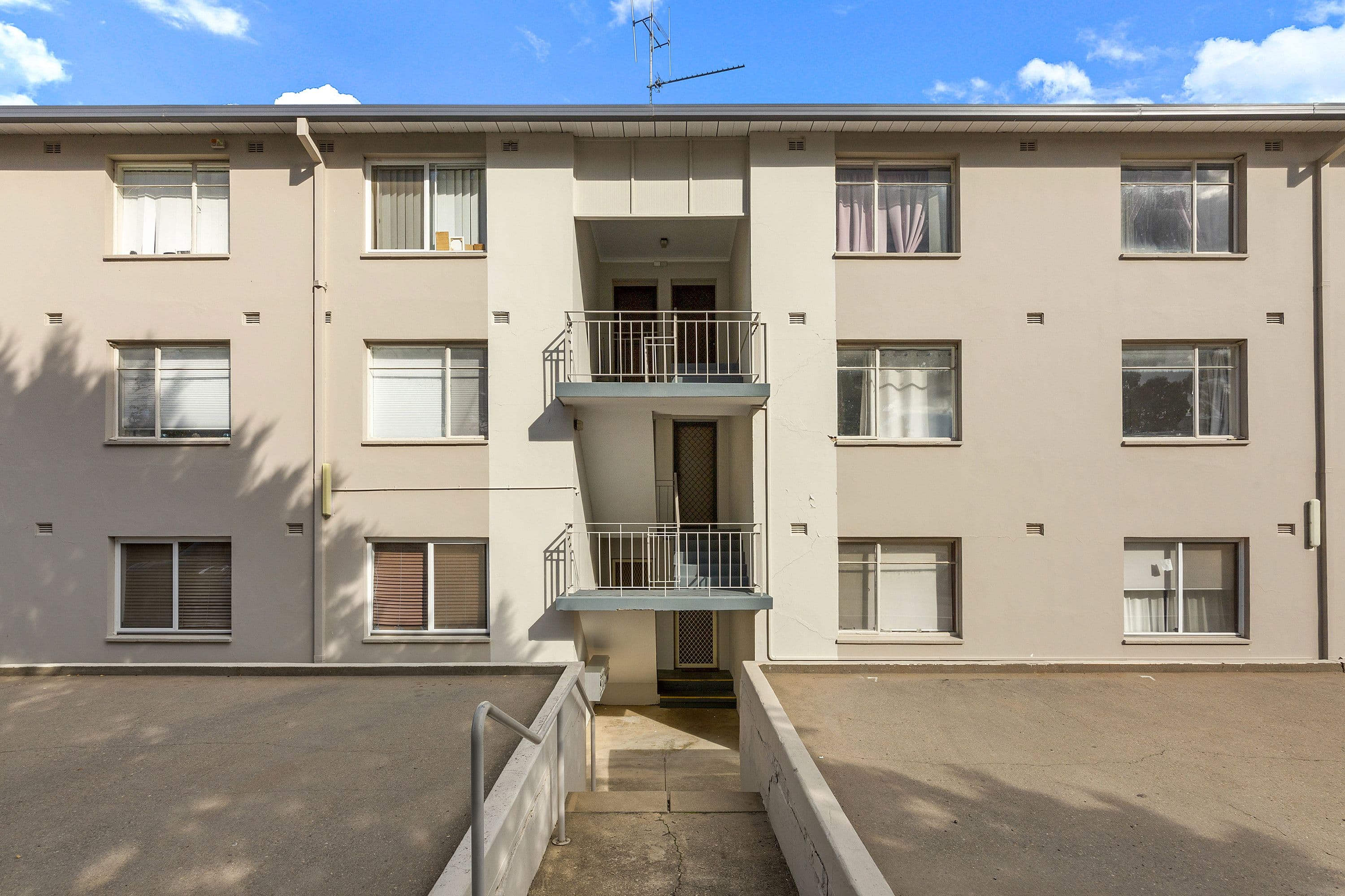 6 Stornaway Road, Queanbeyan NSW 2620, Queanbeyan - Thumbnail 2