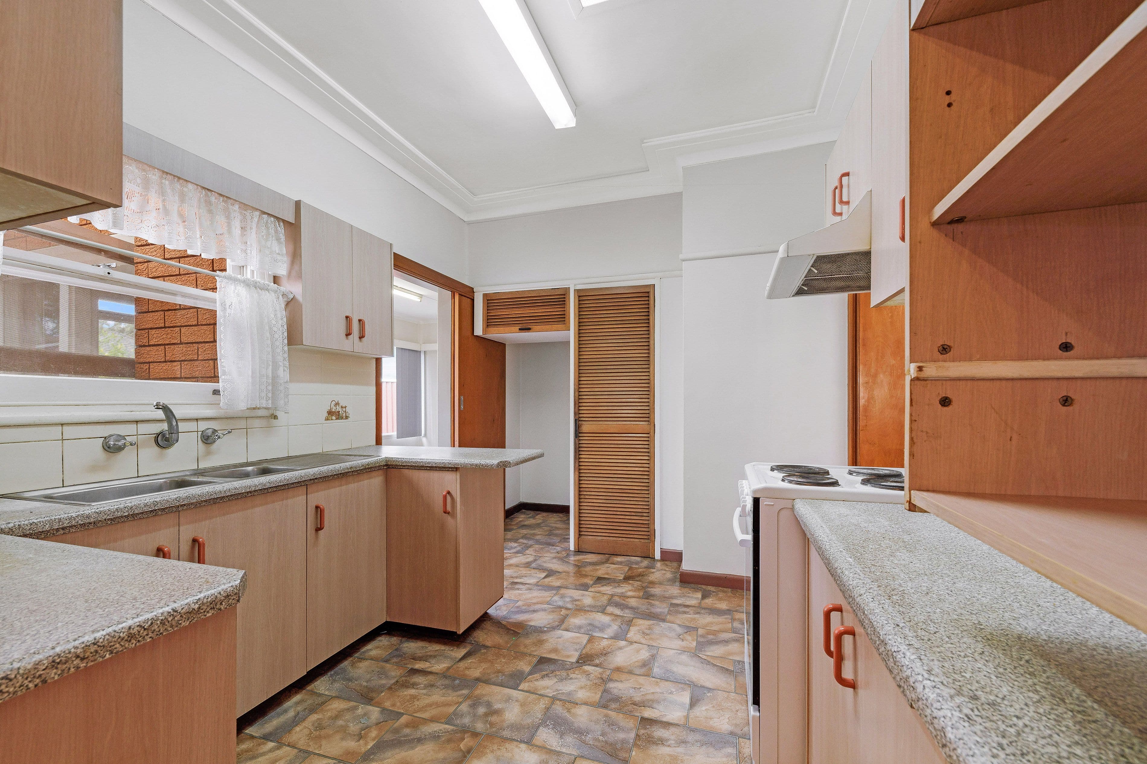 8 Erskine Street, Riverwood NSW 2210, Riverwood - Thumbnail 2