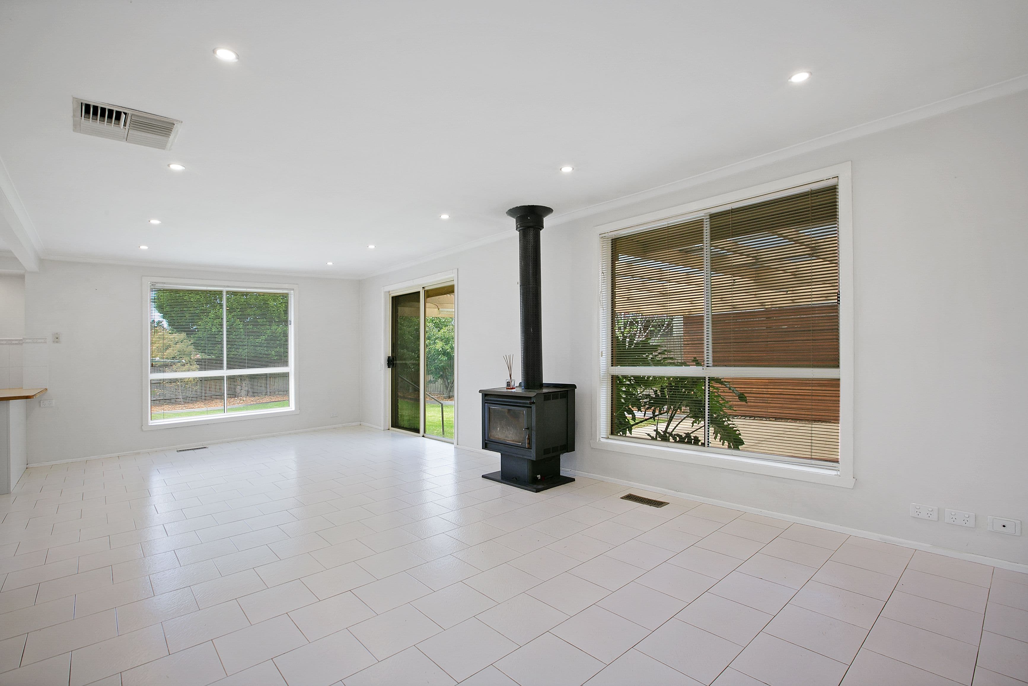 30 Carroll Crescent, Mill Park VIC 3082, Mill Park - Thumbnail 3