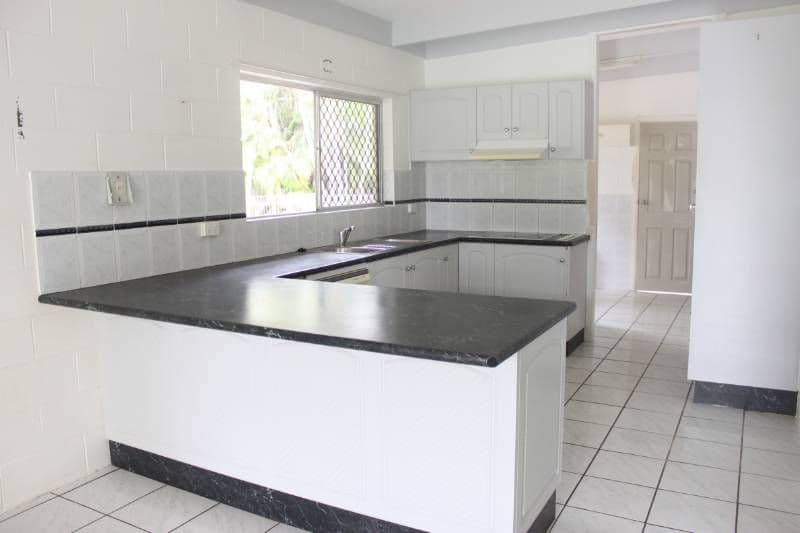 33 Tamarind Street, HOLLOWAYS BEACH QLD 4878, Holloways Beach - Thumbnail 2
