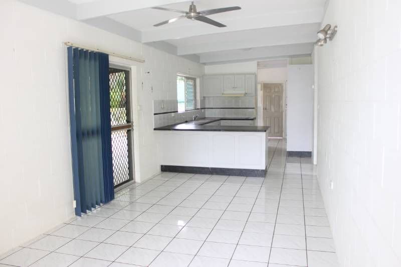 33 Tamarind Street, HOLLOWAYS BEACH QLD 4878, Holloways Beach - Thumbnail 5