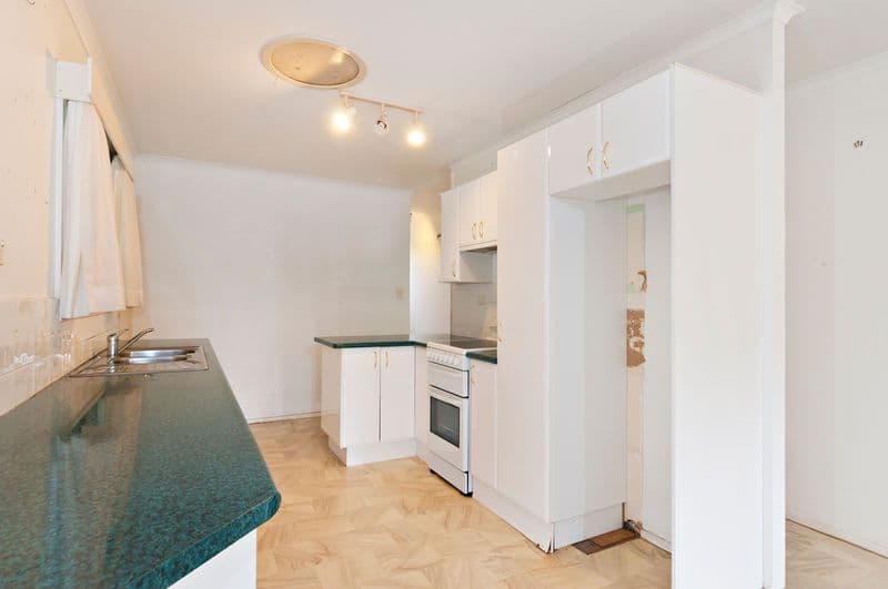 39  Koch Street, MOOROOBOOL QLD 4870, Mooroobool - Thumbnail 5