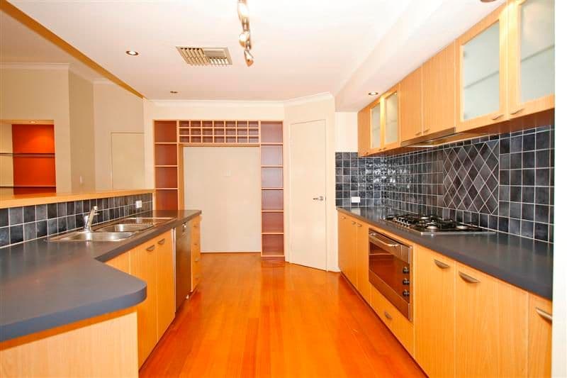 12 Roebuck Avenue, CANNING VALE WA 6155, Canning Vale - Thumbnail 2