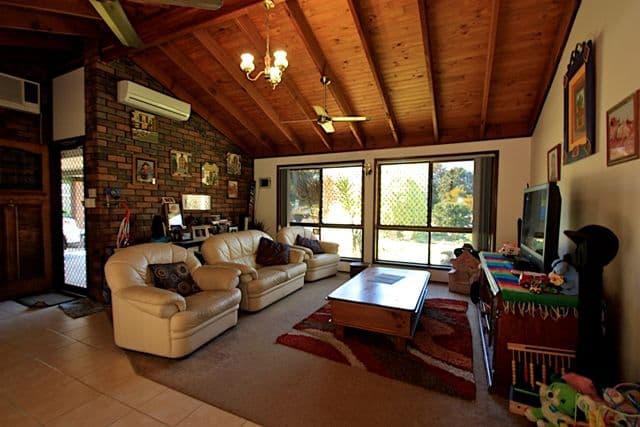 34 Glenelg Drive, BRASSALL QLD 4305, Brassall - Thumbnail 7