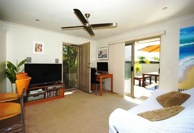 17 Sonama Court, BURLEIGH WATERS QLD 4220, Burleigh Waters - Thumbnail 5
