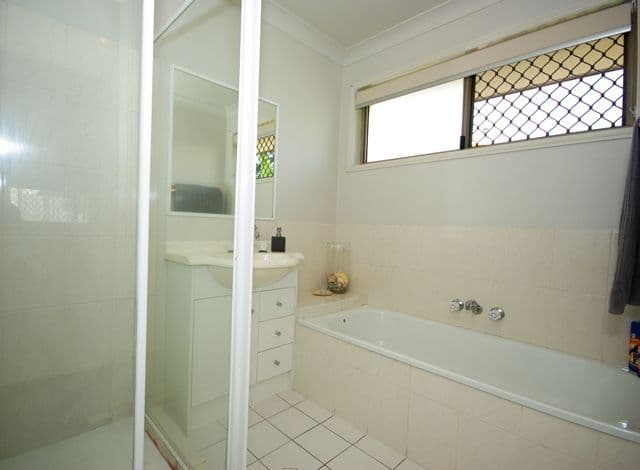 17 Sonama Court, BURLEIGH WATERS QLD 4220, Burleigh Waters - Thumbnail 7