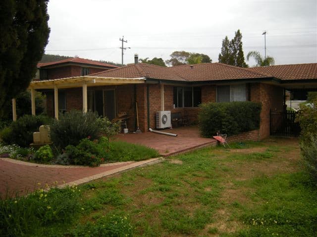 11 Gladesville Street, Kenmore, QLD, 4069, Kenmore - Thumbnail 2