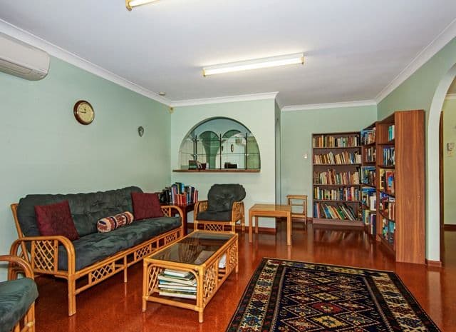 2 Poinciana Drive, BORONIA HEIGHTS QLD 4124, Boronia Heights - Thumbnail 3