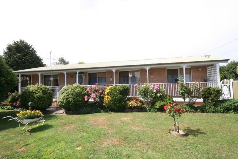 10 Strathroy Avenue, OBERON NSW 2787, Oberon - Image 1