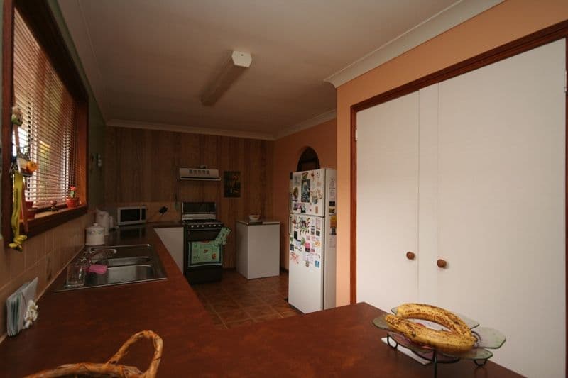 10 Strathroy Avenue, OBERON NSW 2787, Oberon - Thumbnail 6