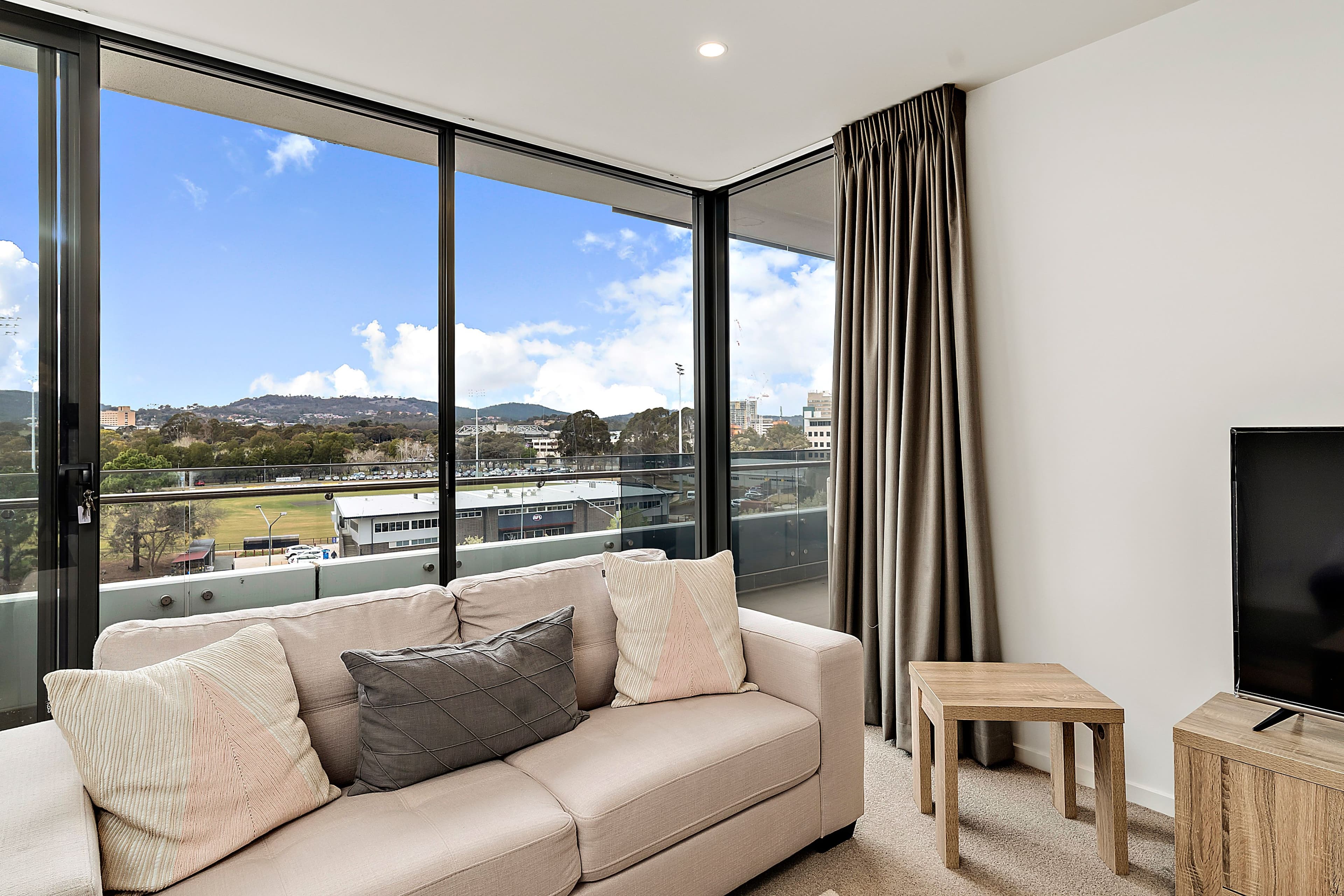 7 Irving Street, Phillip ACT 2606, Phillip - Thumbnail 2