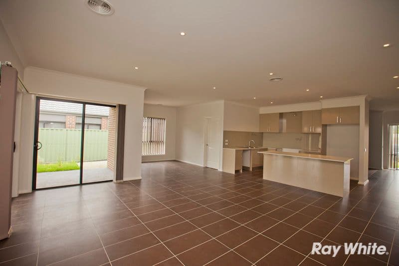 22 Edmund Street, PAKENHAM VIC 3810, Pakenham - Thumbnail 2