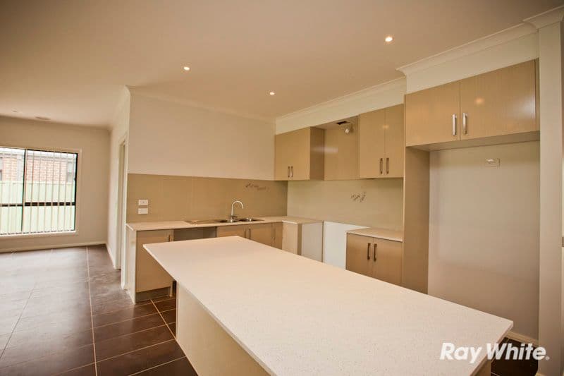 22 Edmund Street, PAKENHAM VIC 3810, Pakenham - Thumbnail 3