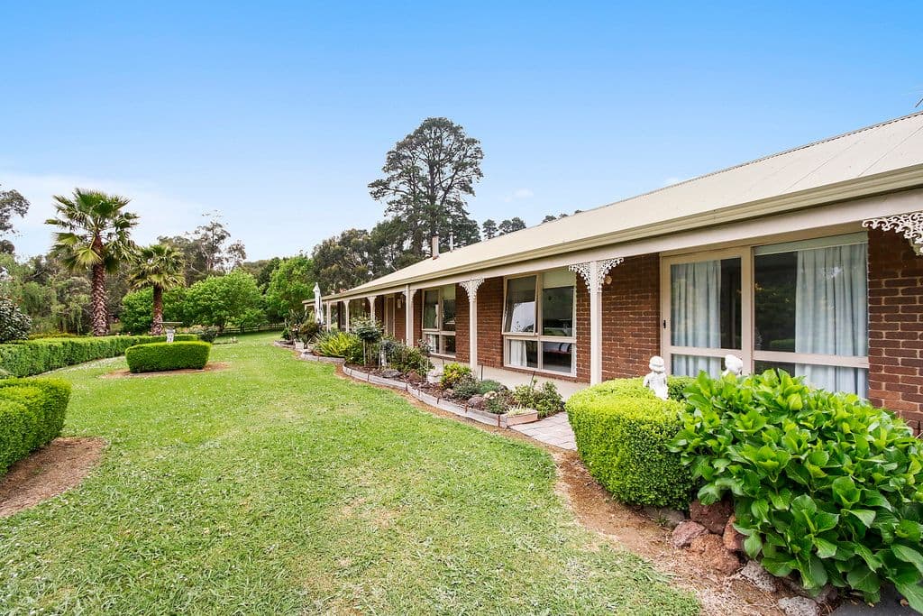 10 Read Road, Seville VIC 3139, Seville - Thumbnail 2