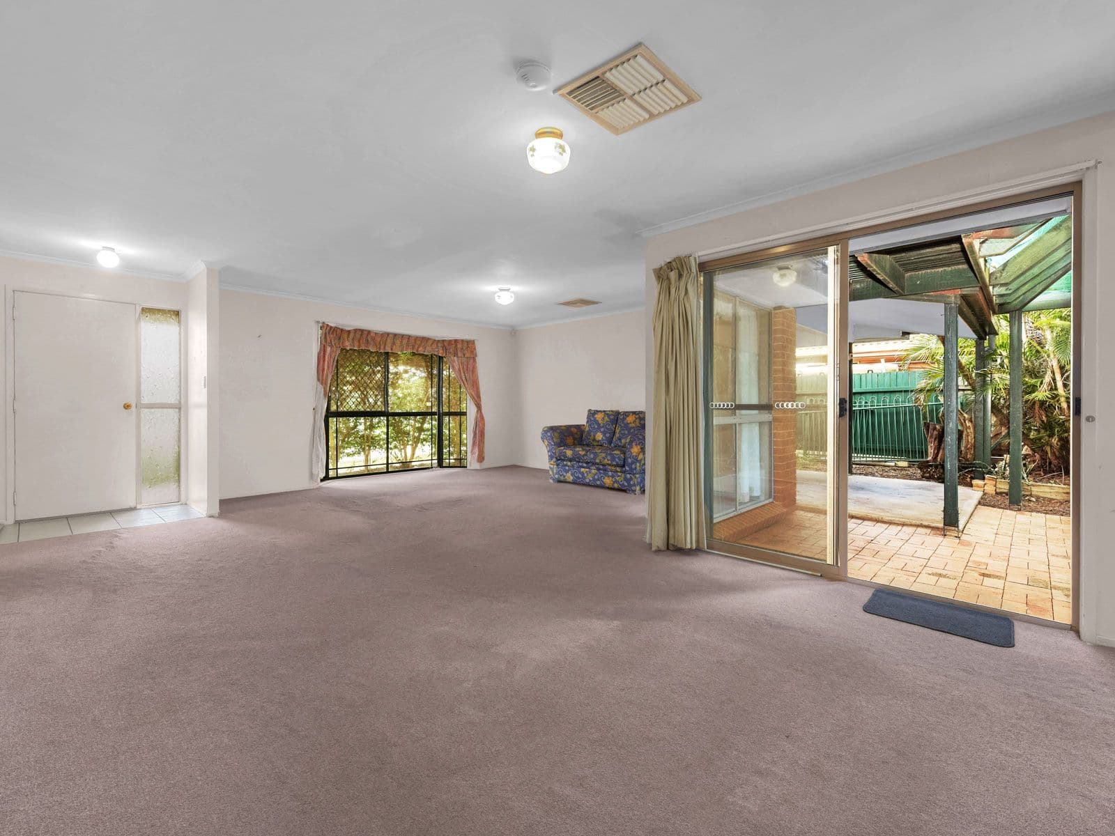 73 Middle Road, Hillcrest QLD 4118, Hillcrest - Thumbnail 4
