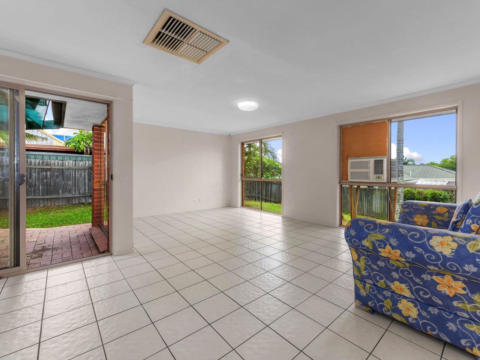 73 Middle Road, Hillcrest QLD 4118, Hillcrest - Thumbnail 5