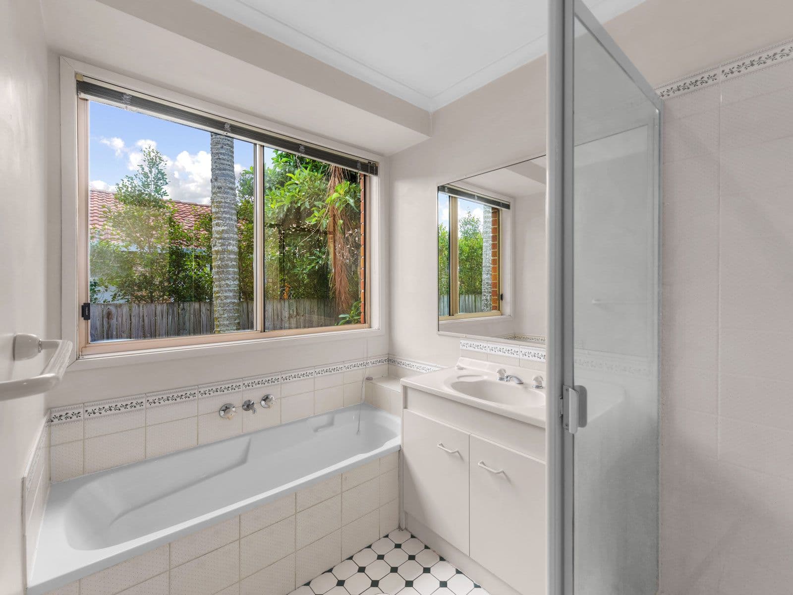 73 Middle Road, Hillcrest QLD 4118, Hillcrest - Thumbnail 7
