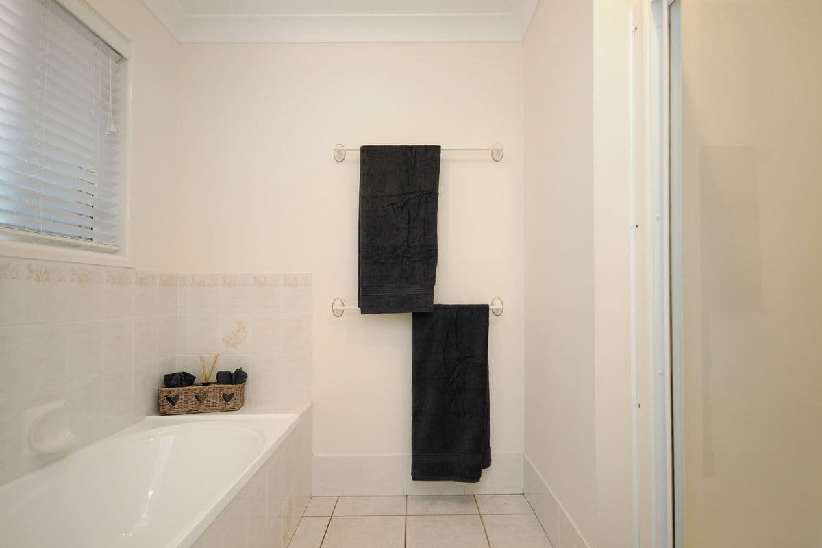 21 Granada Drive, HIGHFIELDS QLD 4352, Highfields - Thumbnail 8