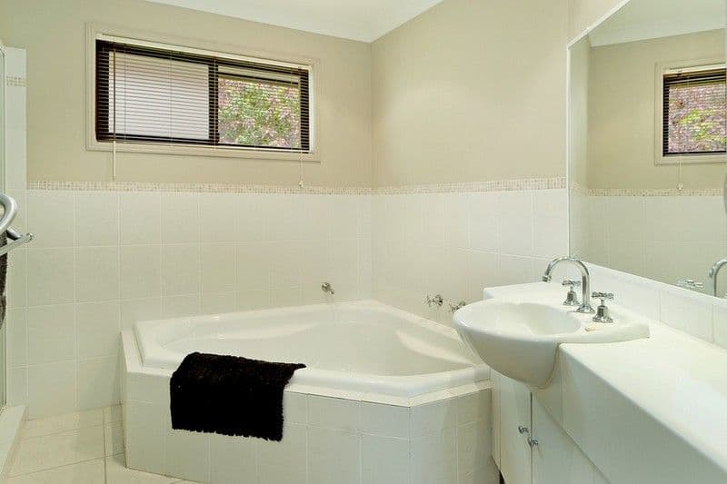 10 Airlie Place, HELENSVALE QLD 4212, Helensvale - Thumbnail 5
